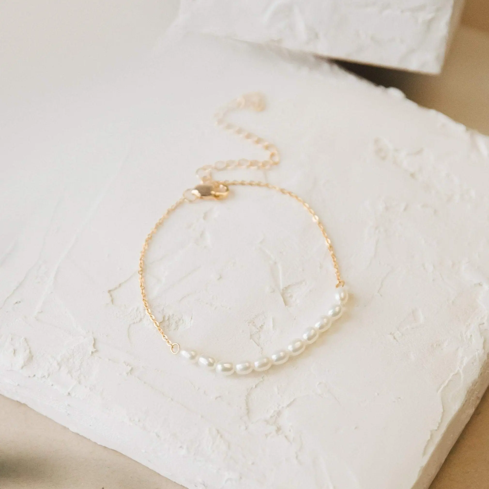 Pearl Bead Bracelet by Caitlyn Minimalist - Dainty Beaded Pearl Gemstone Bracelet in Gold - Minimalist Jewelry - Mother Gift