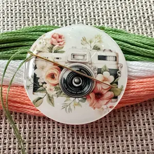 Vintage camera magnetic needle minder