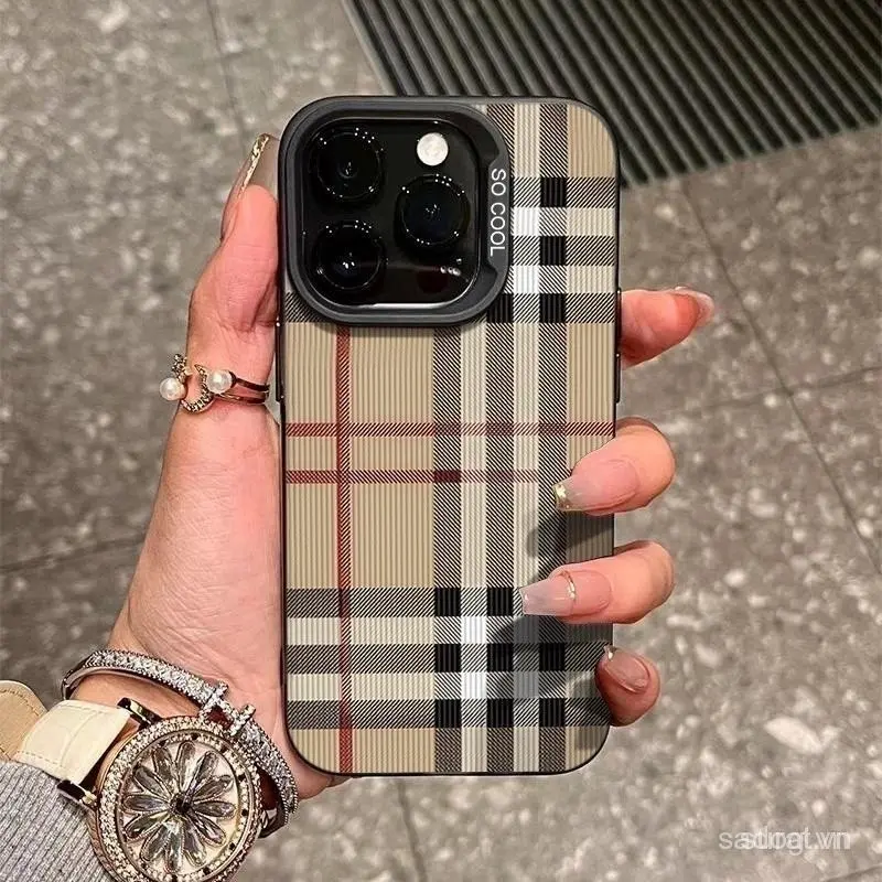 Trendy Old Money Aesthetic Plaid Phone Case Classic Vintage Tartan Pattern Shockproof Bumper Cover Compatible with iPhone