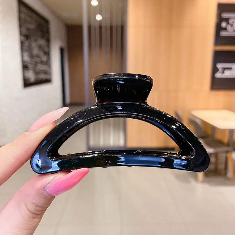 23 # Black D shaped clip#