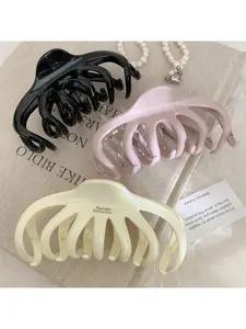 Aesthetic creamy texture octopus claw clip, stylish shark fin hair clip