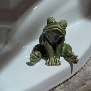 1 fun frog toilet lid buckle-cute bathroom decoration, easy to install, suitable for standard toilet lid slot, durable ceramic material, suitable for family, apartment, bathroom fun greenhouse gift, Bathroom Decoration Accessories