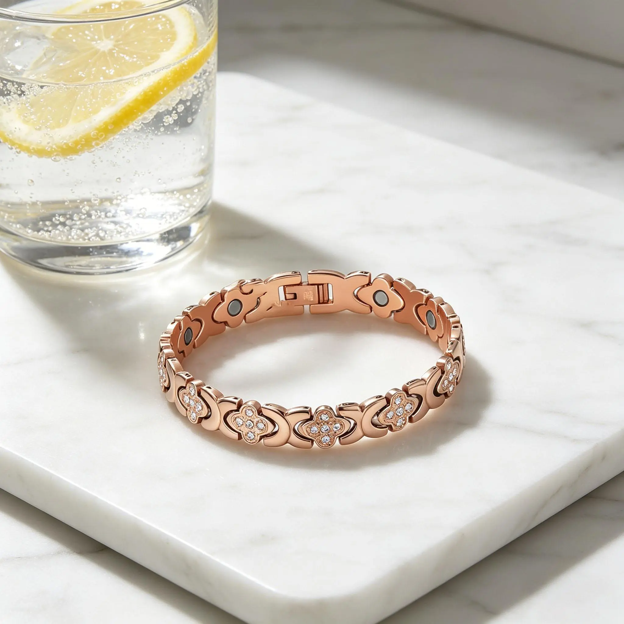 Fashion accessory women's pure copper strap magnetic adjustable bracelet, simple and elegant, suitable for wearing on any occasion