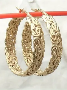 1 Pair of Retro Luxurious Copper Material Round Earrings with Artisanal Carved Textures, Suitable for Daily Wear and Vacation, Is The Perfect Romantic Gift for Women, Fashionable Jewelry Accessories