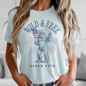 Vintage USA Tee Retro Wild and Free Bigfoot Sweatshirt Patriotic Sasquatch Flag Tshirt Freedom 4th of July Pullover Unisex Casual Sublimation Top Holiday Independence Day Shirt