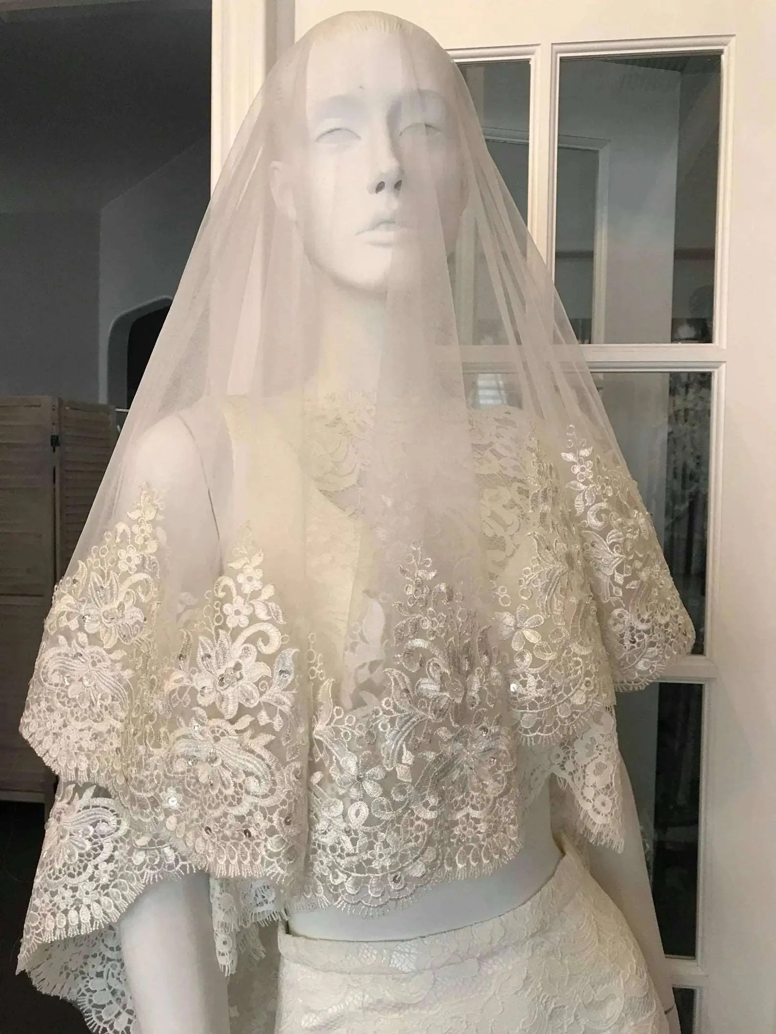 Women's Bridal Drop Veil with Beaded Floral Lace Appliqué - 40in Fingertip Tulle Comb, Beaded Detail, Made-To-Order (+$20.00 USD) for Wedding Use
