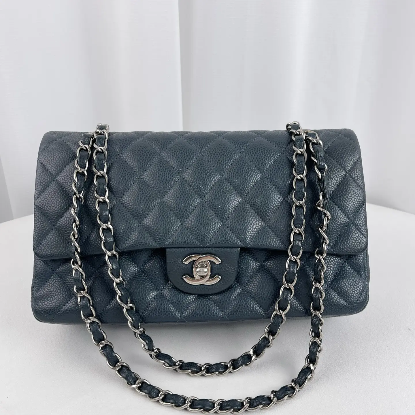 Pre-owned CHANEL Classic Double Flap Bag Quilted Caviar Medium 23678543