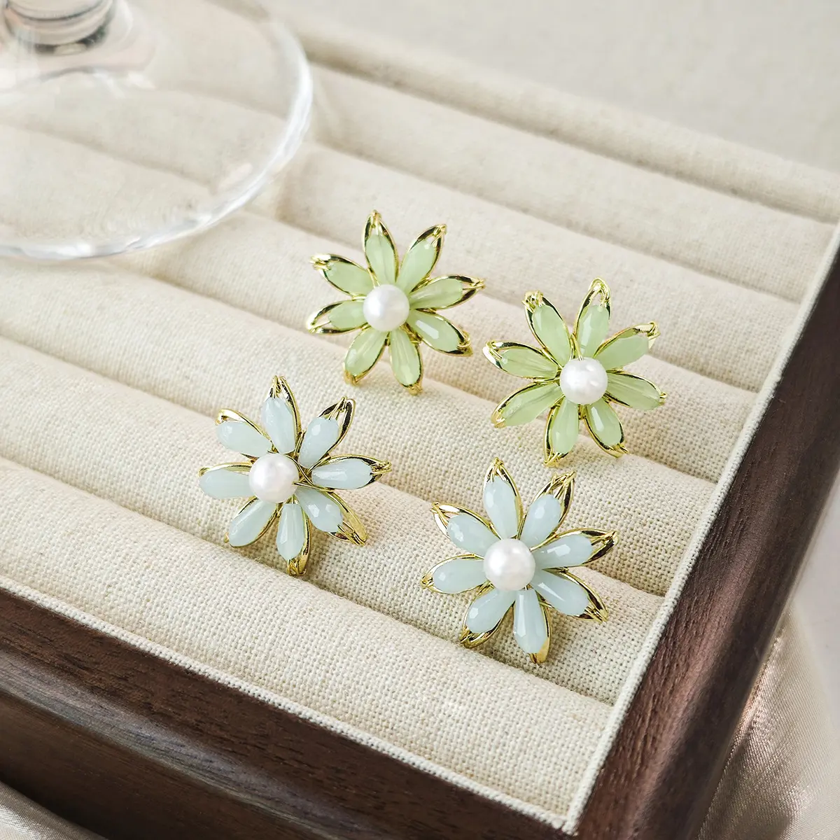 Sterling Silver Post Green Daisy Flower Stud Earrings for Women, Dainty Cottagecore Spring Minimalist Pearl Earrings, Hypoallergenic Elegant Jewelry for Everyday Wear Spring Outfit Gift for Her