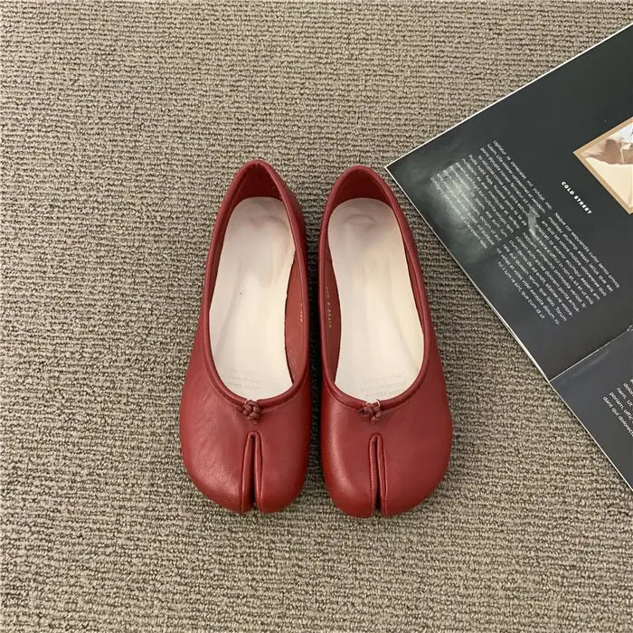 Women’s flat shoes available in two styles—polka dot solid color; slip-on ballet flats made of soft leather with a lace-up detail; lightweight, non-slip French retro everyday shoes; multiple colors available; suitable for work, streetwear, and pairing wit