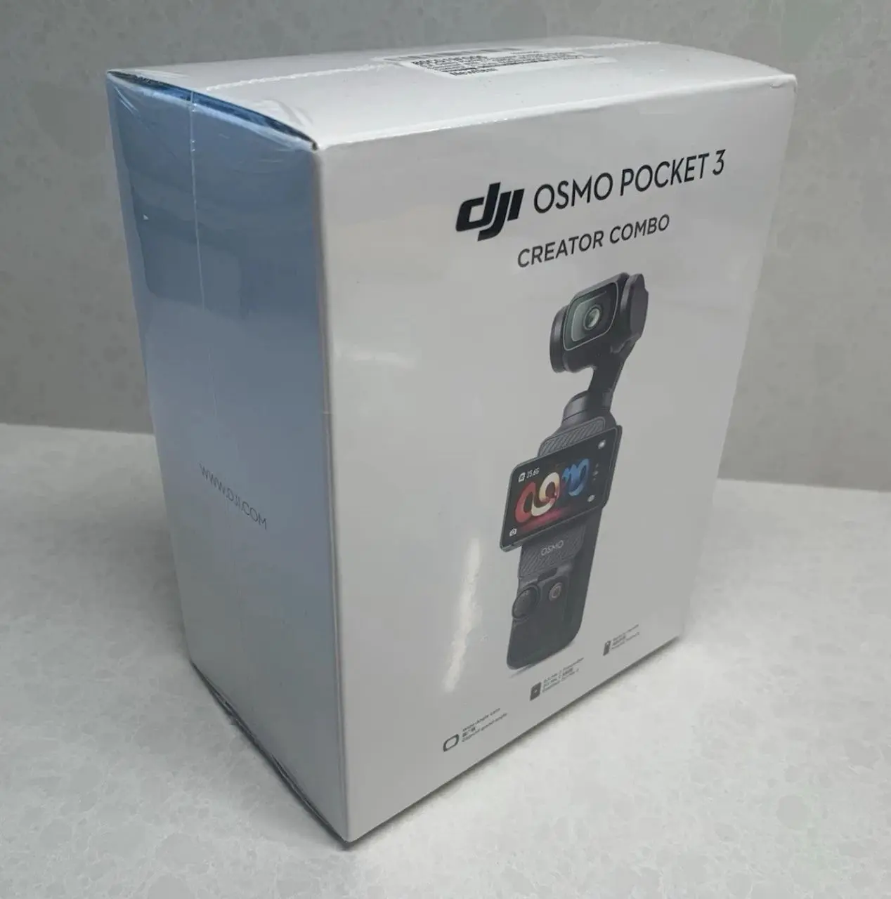DJI Osmo Pocket 3 Creator Combo - Portable Handheld Camera with 360° Rotation and 4K Video Recording