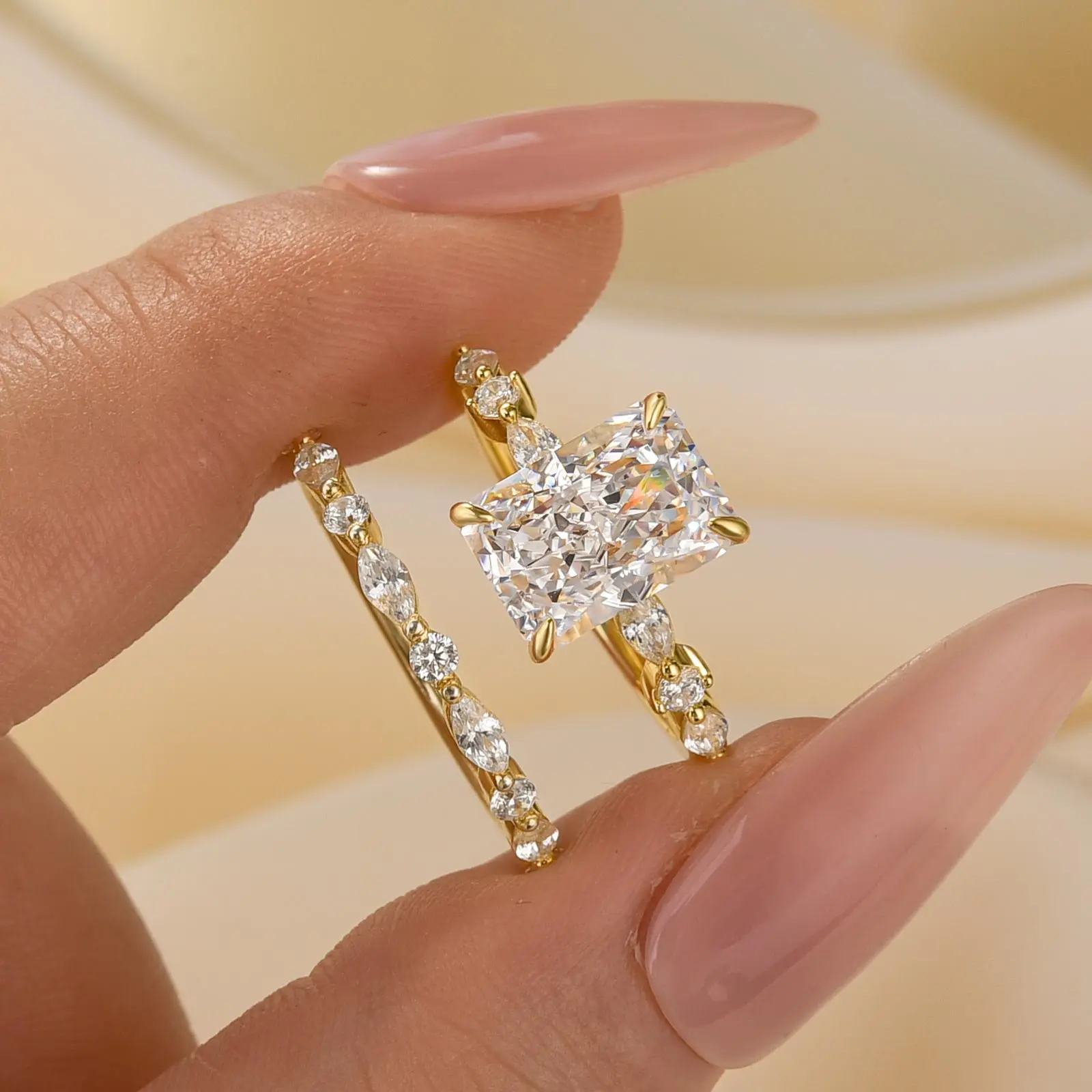 MAXINEJEWELRY 3.5ct Radiant Cut CZ Engagement Ring - 5A Cubic Zirconia Women's Artificial Gemstone Jewelry, Ideal for Proposal, Wedding, Anniversary, Engagement Rings