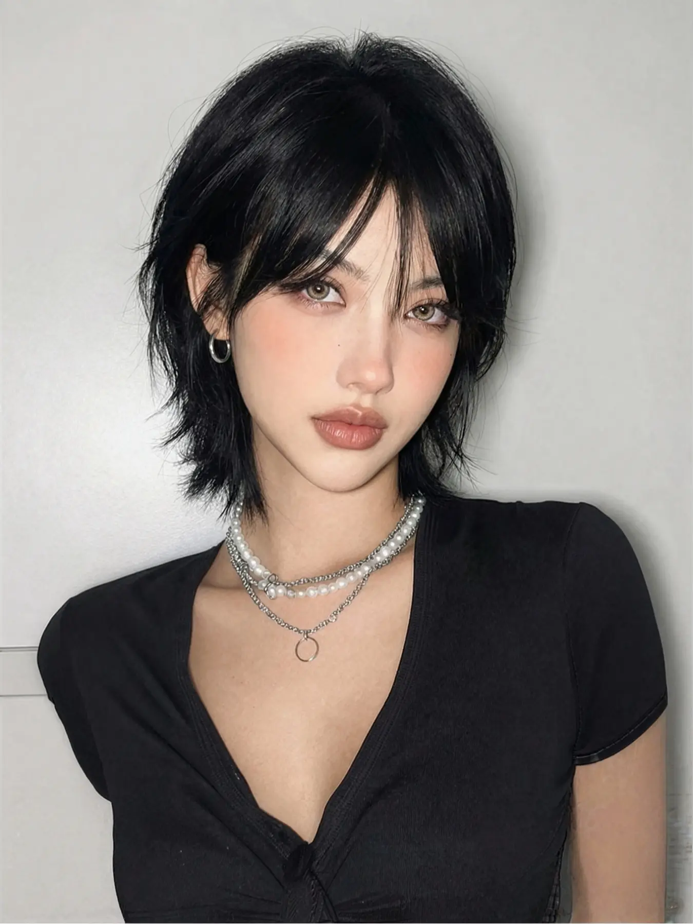 12-Inch Wolf Tail Short Hair Artificial Wig for Women, Full Head Cap Rose Net Hat, Cool Girl Daily Wear or Festival Event Accessory, Wolf Cut, Straight Synthetic