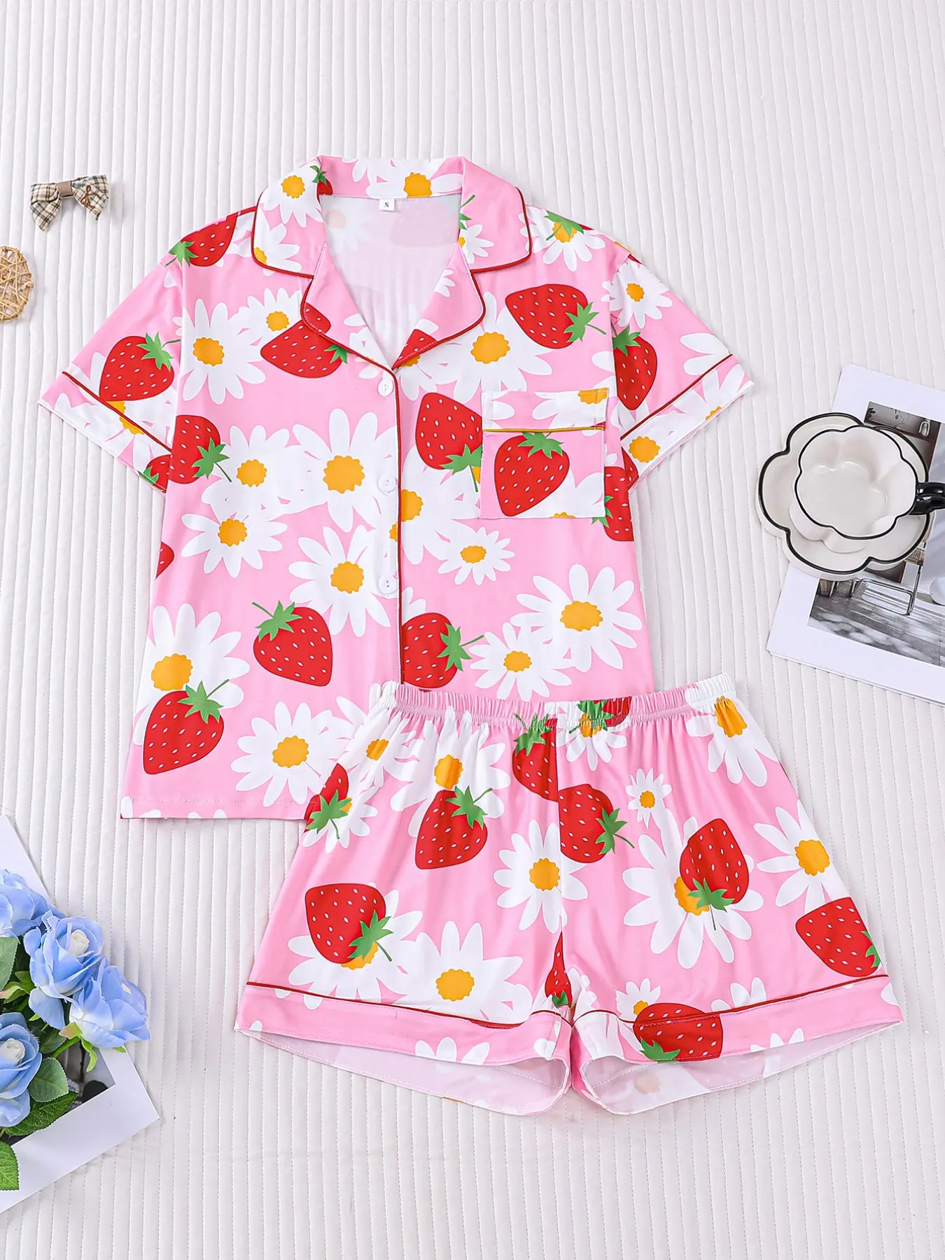 2pcs Strawberry & Daisy Print Pajama Set - Cute Y2K Aesthetic Short-Sleeve Pjs (Notch Collar + Chest Pocket + Elastic Waist) - Soft Adult Loungewear/Sleepwear for Summer Nights, Brunch Dates & Gift Giving