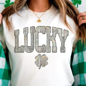 St. Patrick's Day Lucky Camo Graphic Tee Clover Camouflage St Pattys Tshirt St Patricks Irish Holiday T-shirt Duck Camo Casual Womenswear Top