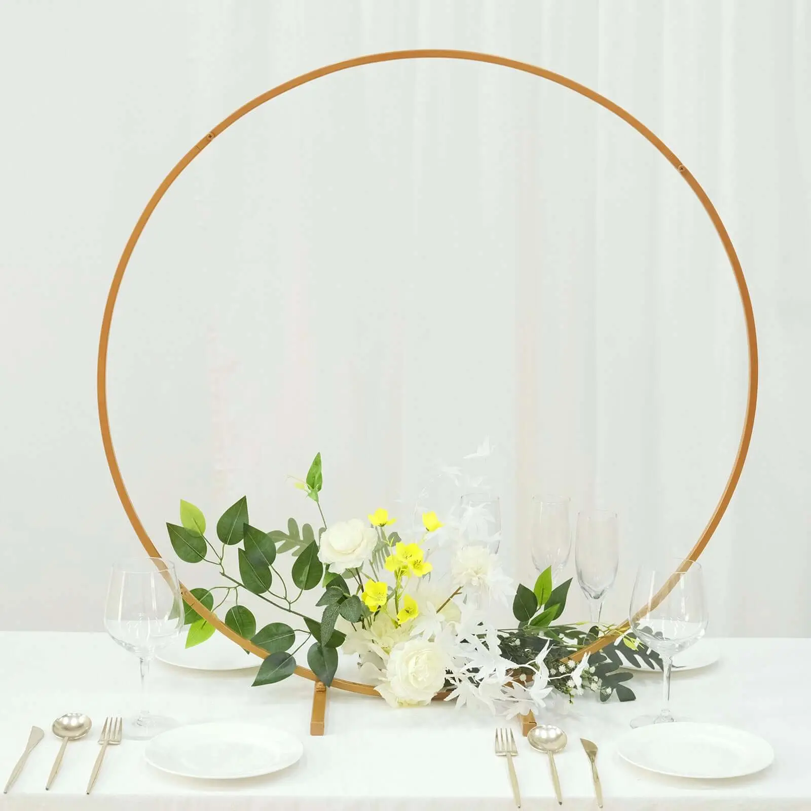 32-inch Gold Metal Round Hoop Dining Table Centerpiece - Self-Standing Glam Festive Style Prop, Floral Decor Frame, DIY Ornament for Weddings, Decorative Props