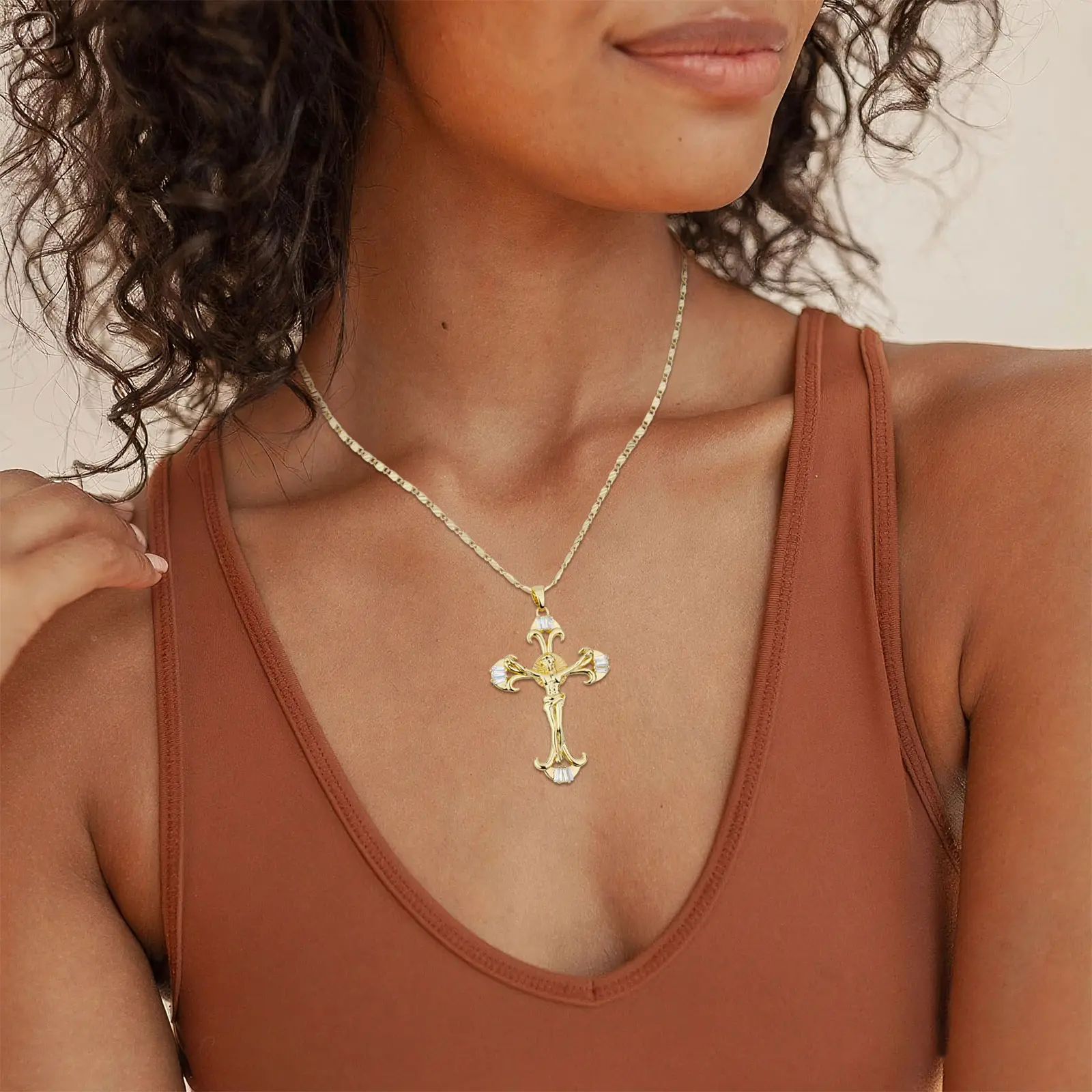 MEIITRUE 14K Gold Plated Cross Pendant Necklace for Women, Dainty Rhinestone Cross Faith Necklace for Party, Trendy Jewelry Gift