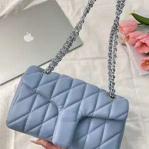 Elegant Resin Cherry Keychain, Suitable for Women, Can Be Used As A Car Keychain or Bag Charm (wallet Included).