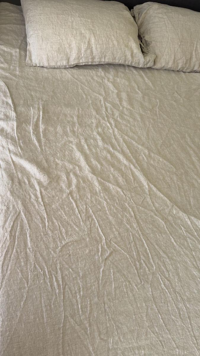 Item: Natural, Queen