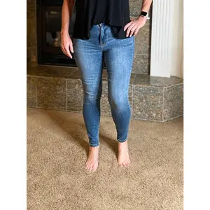 Brooklynn High Rise Thermal Judy Blue Jeans Fitted Casual Denim for All Seasons 93.7% Cotton 5% Polyester 1.3% Spandex Above the Ankle Length Women's Streetwear Bottom Basic Minimalist Style