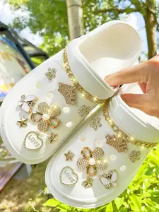 18 Piece Detachable Shoe Decor Accessories, Rhinestone Pearl Flower Chain, Butterfly Crown Heart Love Ornaments, Fashion DIY Shoe Clips, Rhinestone Shoes Charms, Bling Shoe Charms