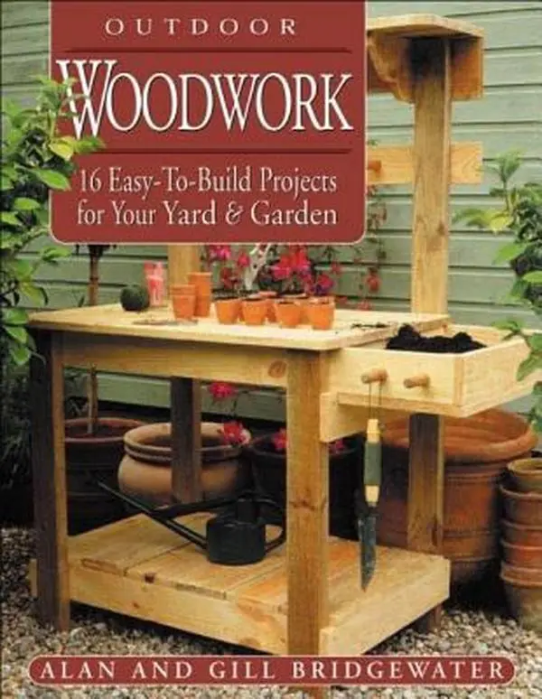 USED Book - Outdoor Woodwork: 16 Easy-To-Build Projects for Your Yard & Garden by Alan Bridgewater (Paperback) - english