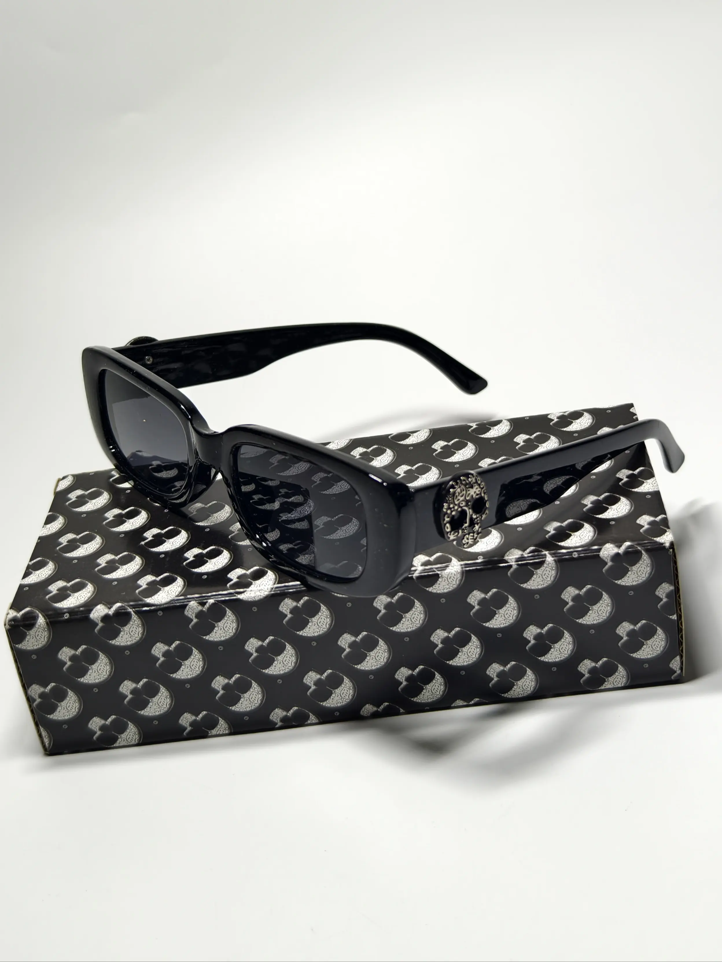 Punk Style Skull Design Rectangle Frame Sunglasses, High Quality Trendy Casual Full Rim Sunglasses for Everyday Use, Party Accessory Fashion Accessories for Party Decor, Skull Pattern