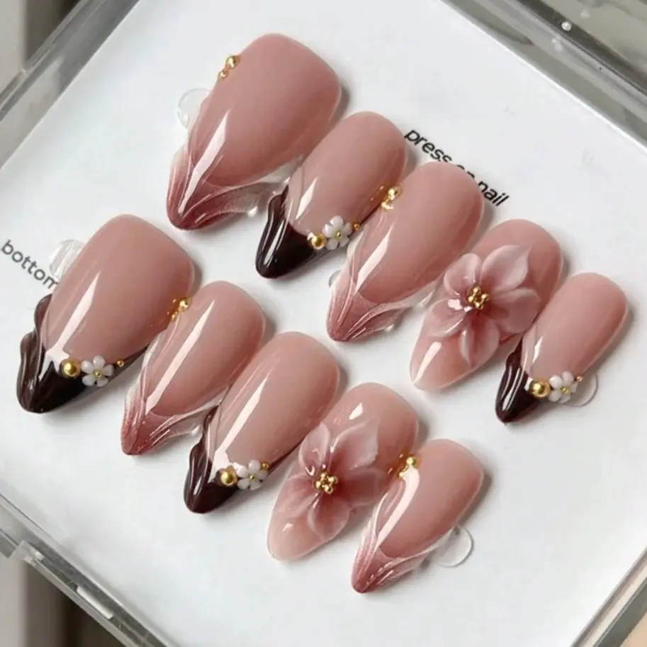 10pcs Vintage French Look Chic Elegant Baddie 3D Shell Textured 5-Petal Embossed Floral Gold Pearl Almond Shaped Flower Design Nails Nail Art Decorations Nail Charms Nails Nail Supplies Decorative Nails Handmade Quality Press On Nails