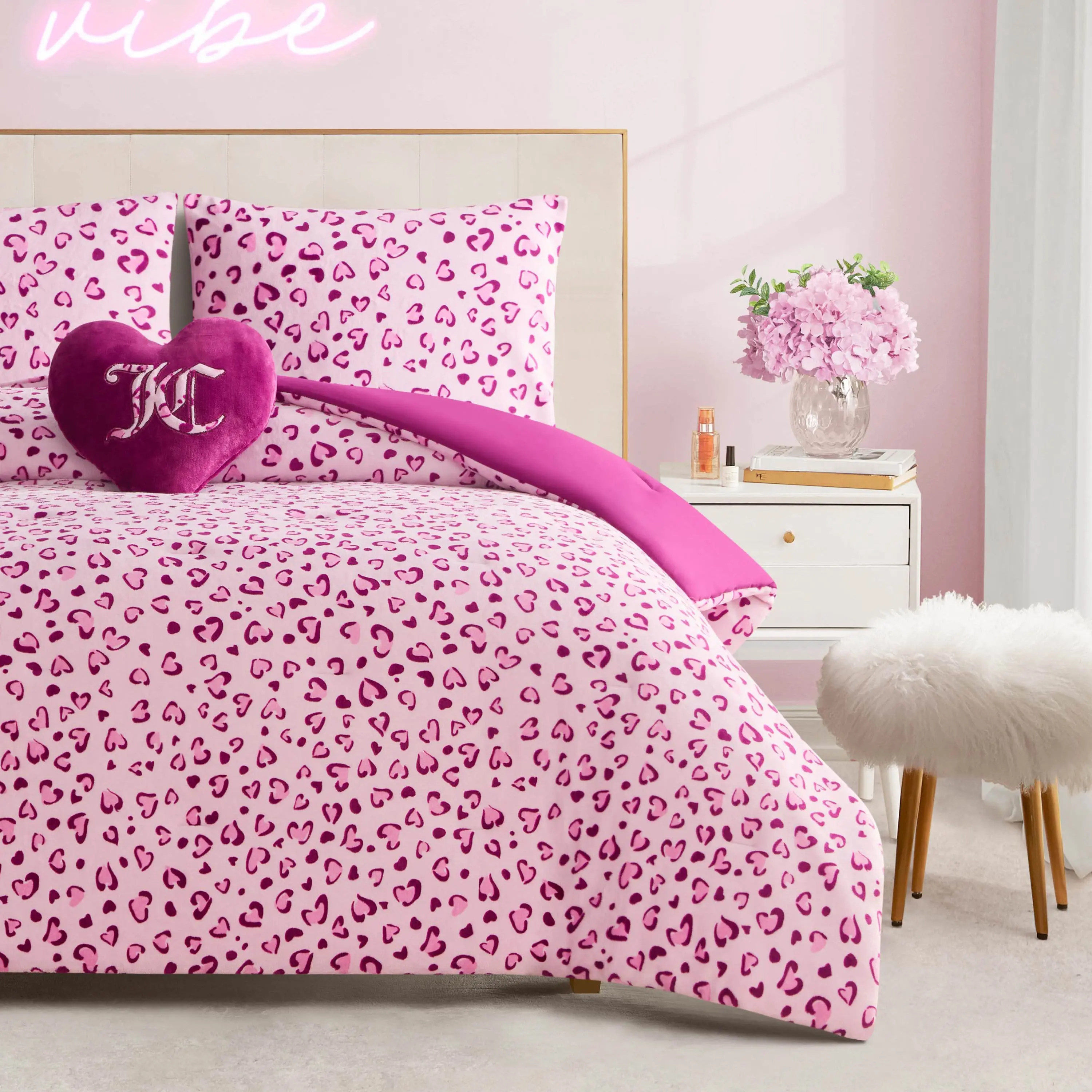 Plush Reversible Leopard Hearts Comforter Set