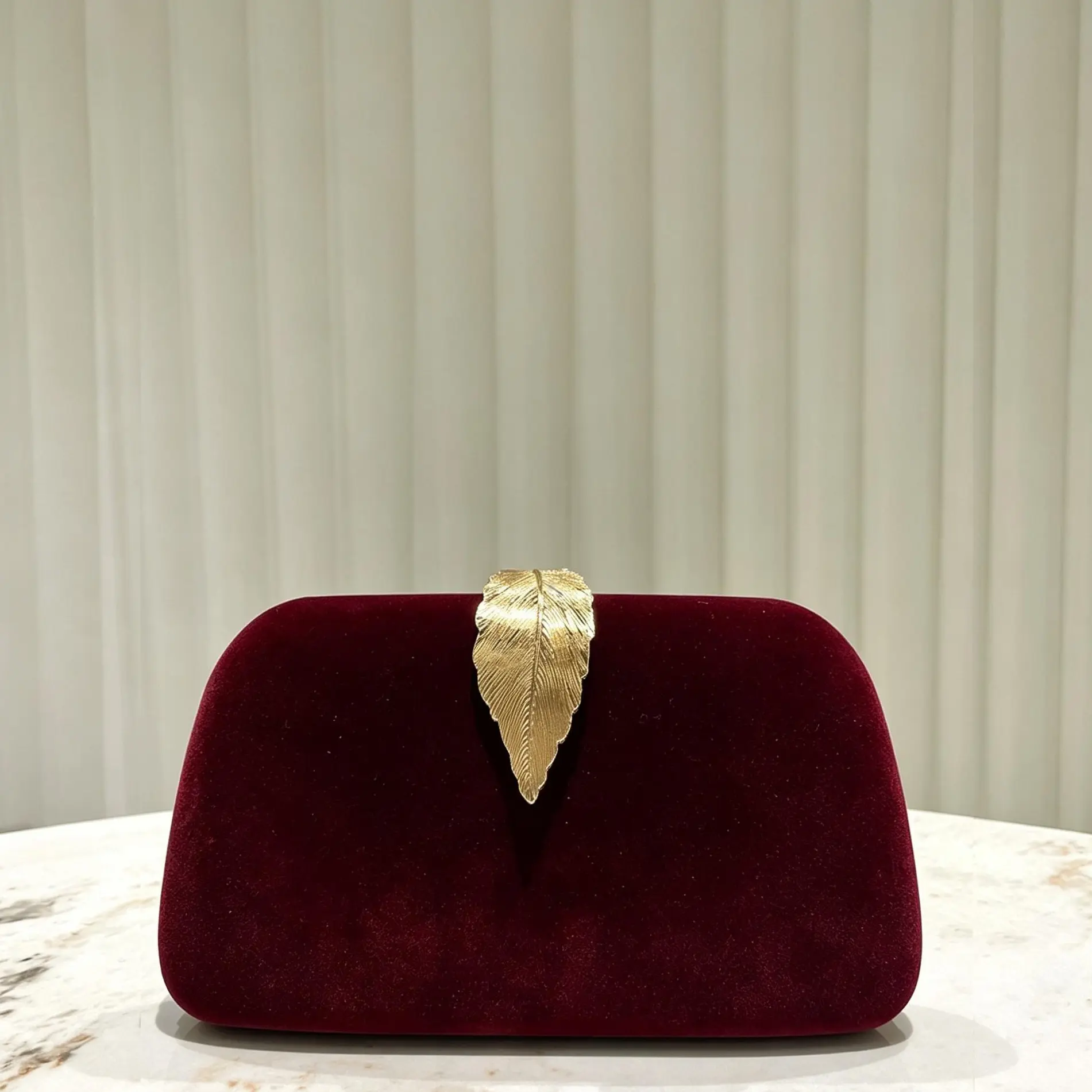 Burgundy Velvet Evening Shoulder Clutch Bag for Women, Hard Shell Handbag with Golden Leaf Lock Clasp, Detachable Gold Chain Crossbody Purse for Wedding Bridal Prom Party