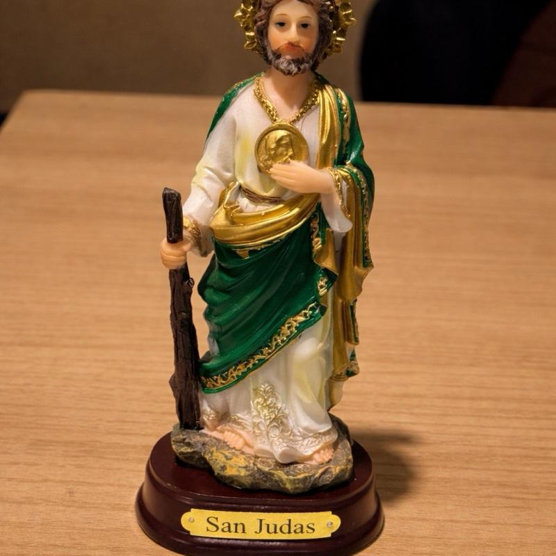 6 inch San Judas Statue - Gold and Green Robe with Cane and Medal - Religious Figurine for Home Decor