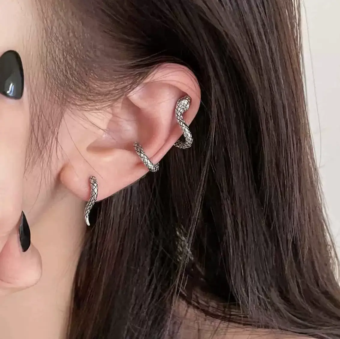 Gothic Snake Ear Cuff Earring for Women, Vintage Punk Alloy Metal Jewelry in Antique Silver Tone, Wrap-Around Design for a Layered Look