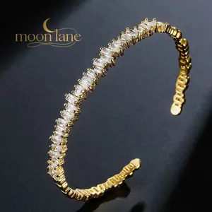 Irregular geometric zircon open cuff bracelet, a stylish and sparkling jewelry piece. Ideal for women’s trendy outfits, perfect for parties, dates, and daily wear. A great gift for birthdays, Mother’s Day, and anniversaries.