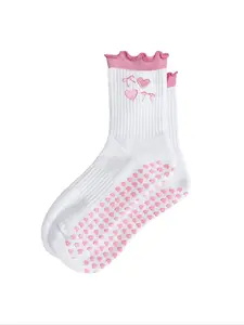 Cute Breathable Yoga Socks with Heart Design, Non-Slip Mid-Calf Socks for Pilates, Gymnastics, Work Out, Daily Use, Professional Fitness Wear, Athletic Socks