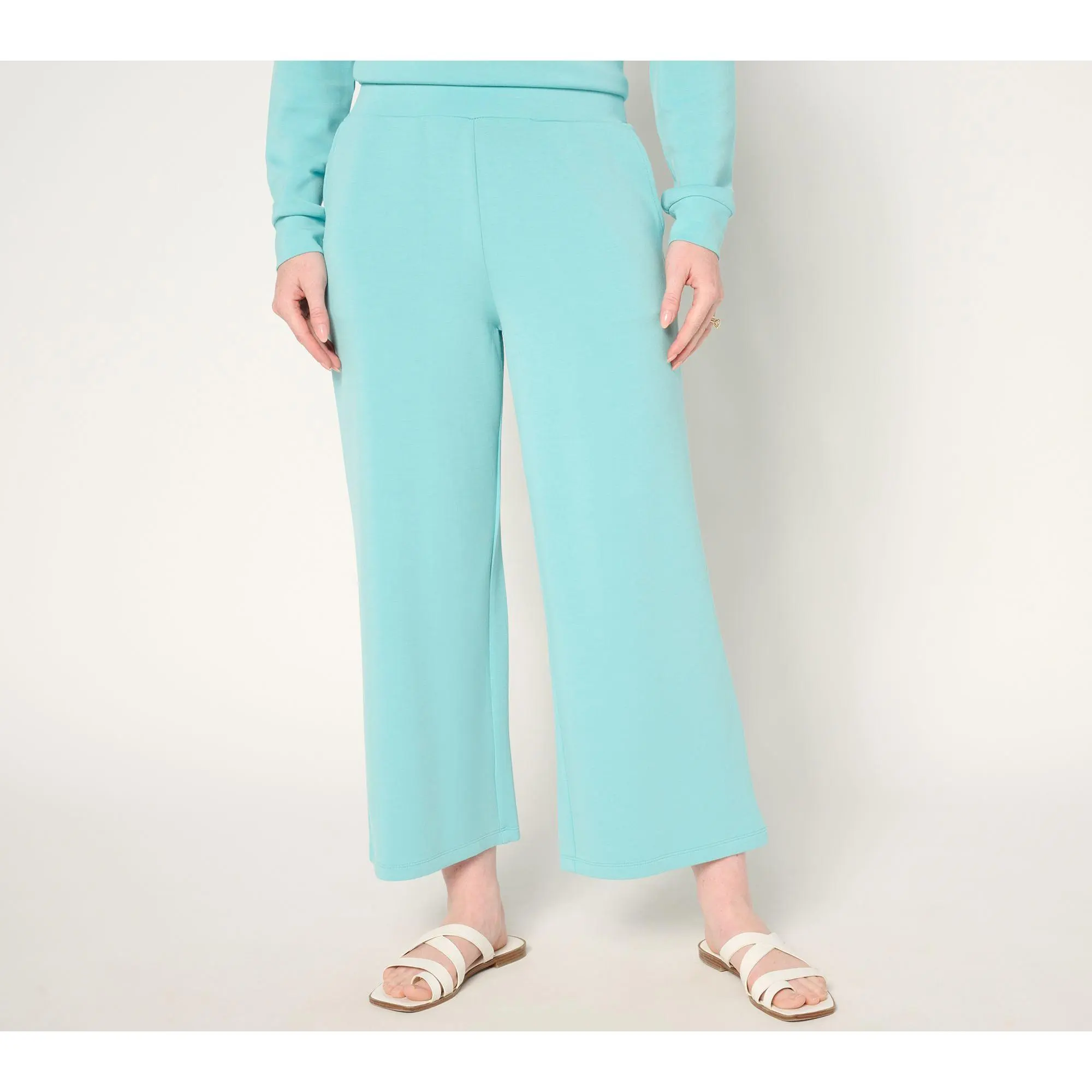 Belle by Kim Gravel Petite ScubaLuxe Wide Leg Crop Pants Belle by Kim Gravel Petite ScubaLuxe Wide Leg Crop Pants