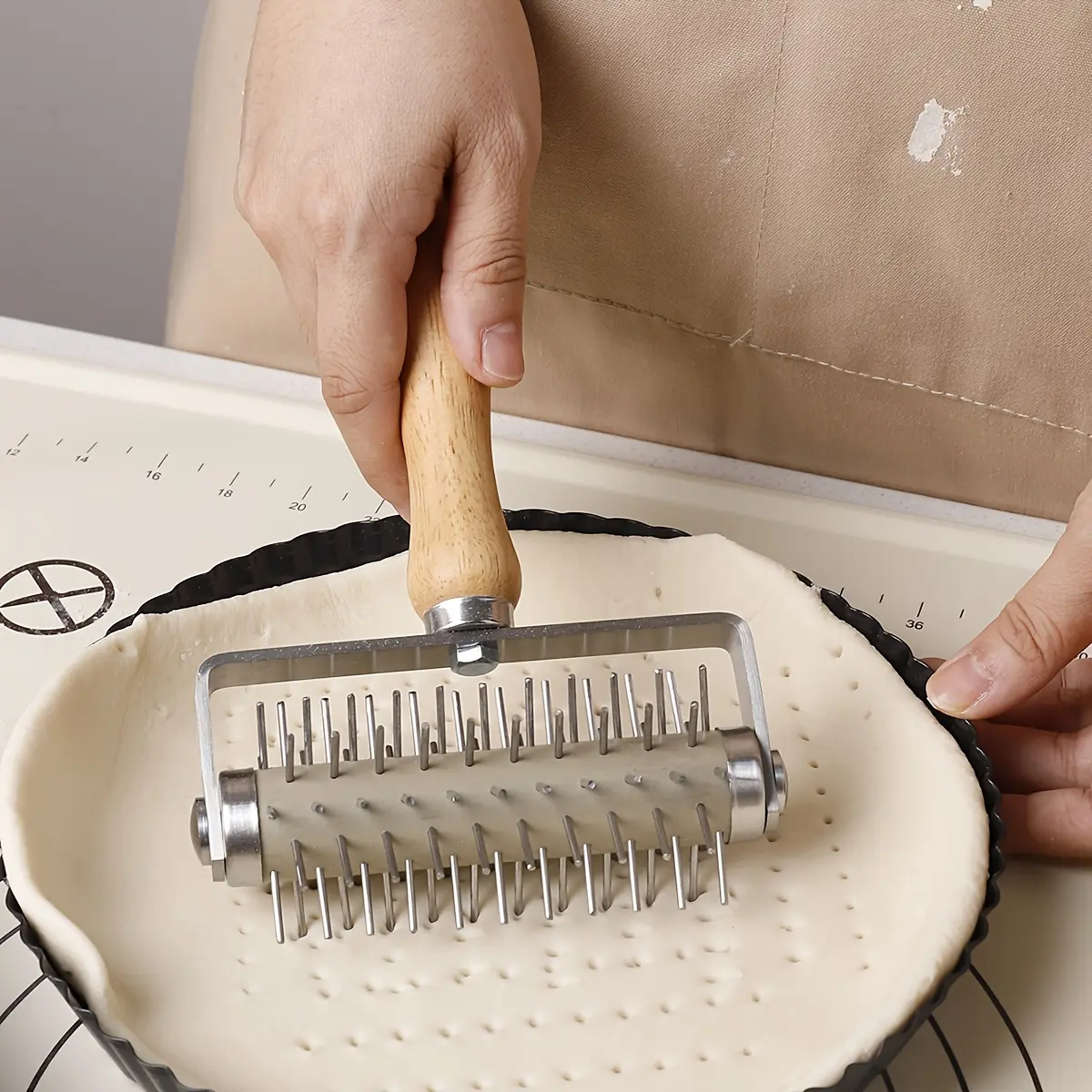 1pc Stainless Steel 430 Handle Beech Roller Cutter Baking Tool - Bakeware Utensils for Pizza, Dough, Biscuit, Pastry; Perforated Perforator, Lattice Roller, Needle Car Flower Wheel