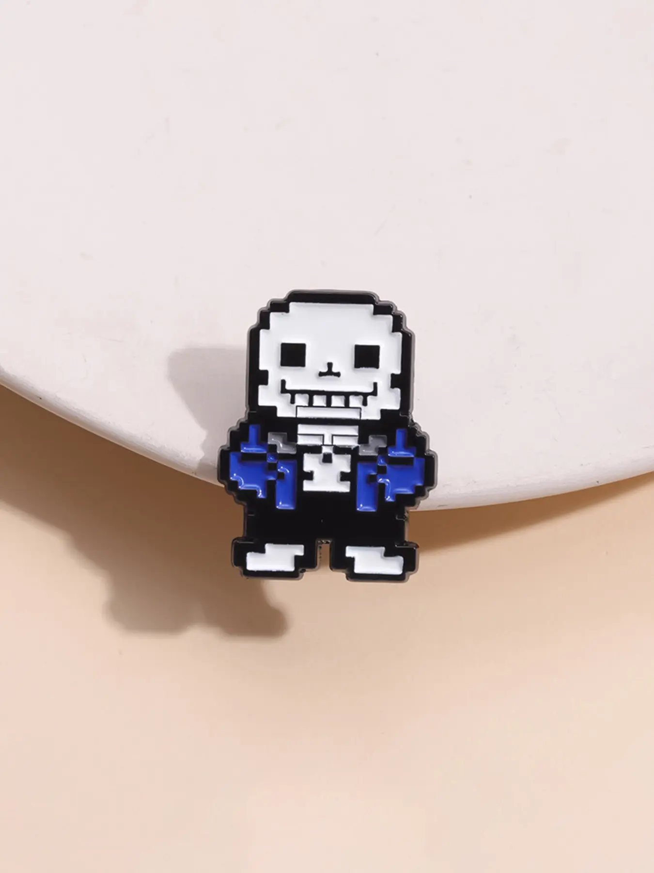 Vintage Pixel Game Skull Character Brooch, Zinc Alloy Enamel Material, Durable Metal Pins, Blue Hoodie Decor, Pixel Skull Theme Badge, Unisex Design, Enamel Lapel Pins