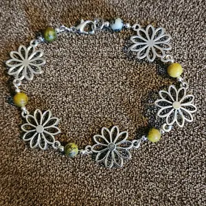 Daisy bracelet