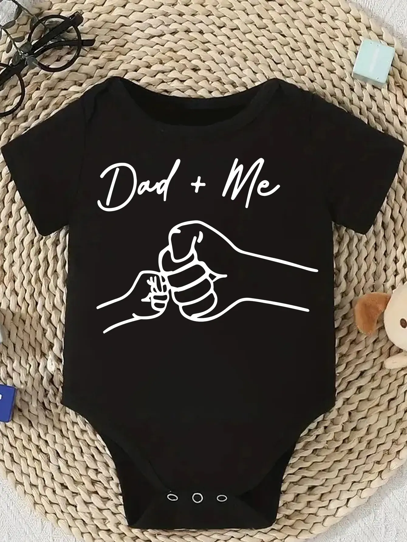 Cute Baby Bodysuit With Dad Plus Me Hand Holding Print Soft Versatile Round Neck Button Detail Regular Fit All Seasons Knitted Fabric Onesie Baby Clothing Baby Boy Clothes