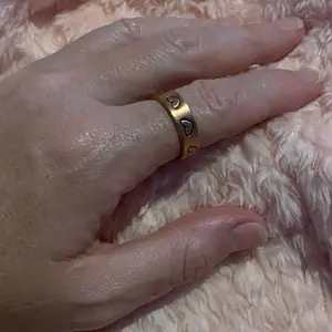 Rose Tone Simple heart ring with magents