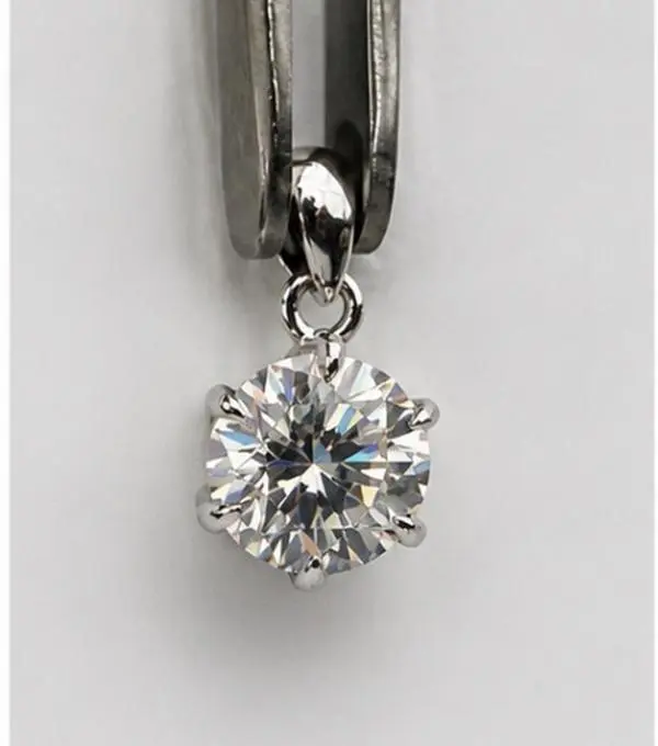 Pendant in 10k Gold. 3.05 carat round lab diamond E color VS 1
