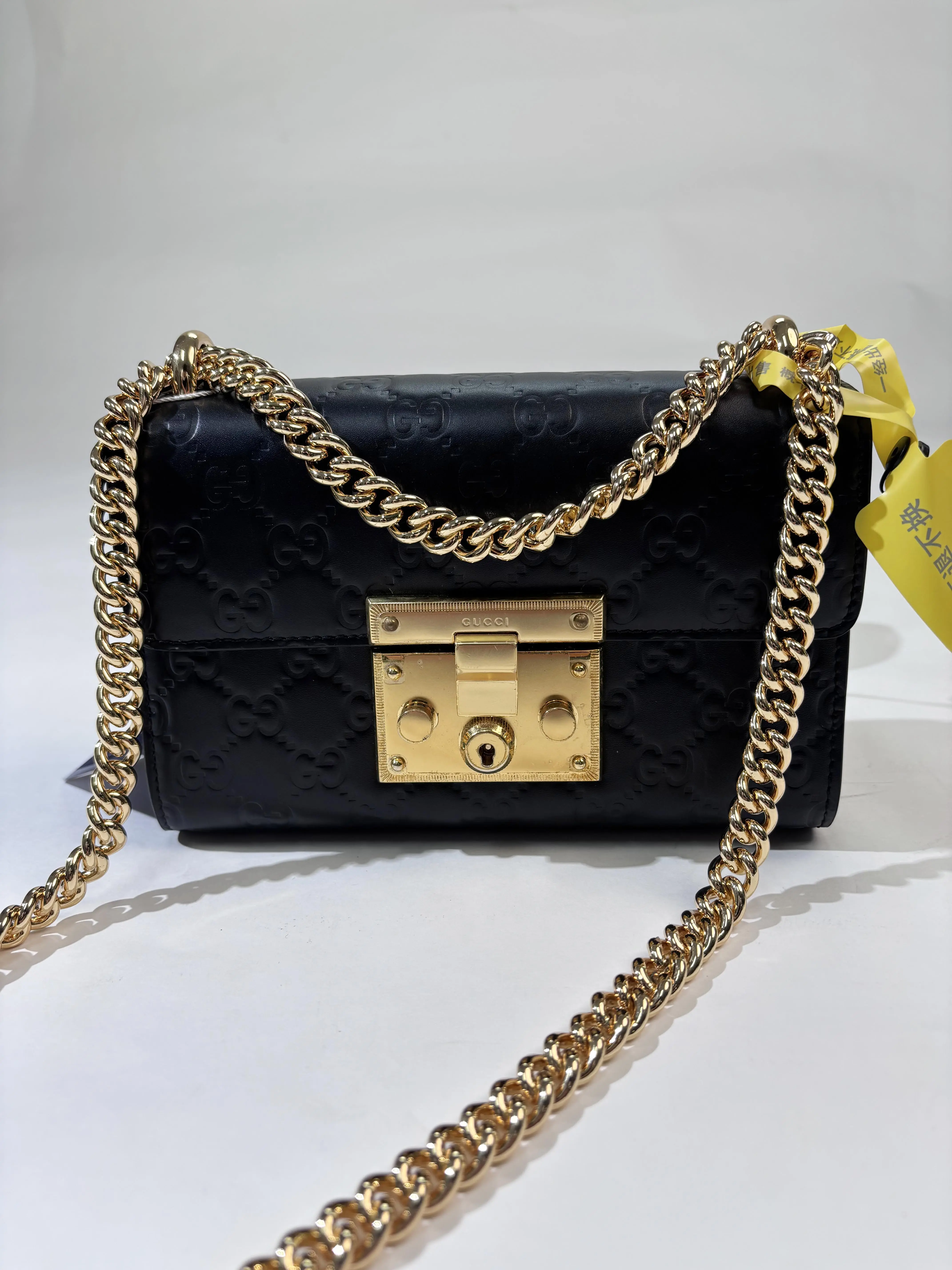 Pre-owned GUCCI Leather Crossbody Bags Vintage Padlock GG‑Embossed Chain Shoulder Bag, Pre‑owned Luxury Designer Flap Cross‑body Handbag, Black Classic Lock‑closure Purse