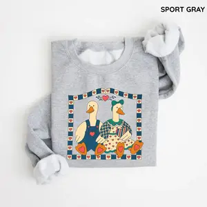 Vintage Goose Gildan Sweatshirt, 90s Retro Farmhouse Animal Crewneck, Cozy Cottagecore Duck Sweater, Cute Country Style Pullover for Women