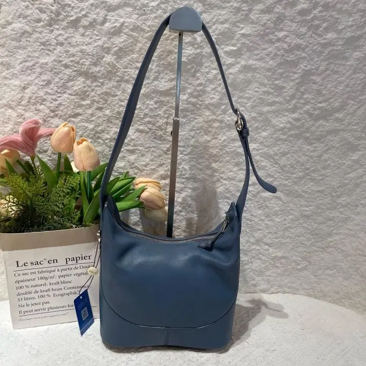 Pre-owned Loewe Vintage Navy Leather Round Base Zip Hobo Bag 22399077