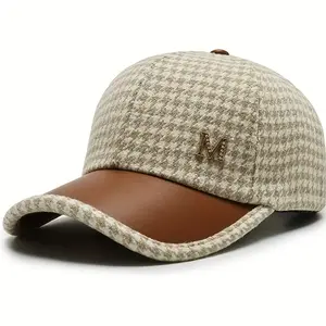 Plaid baseball cap - warm, light and adjustable for outdoor activities in autumn and winter