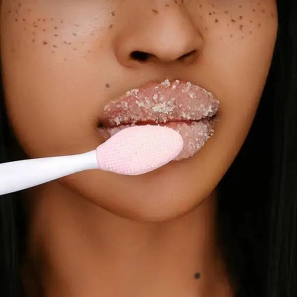 Jolie's Exfoliating Lip Brush
