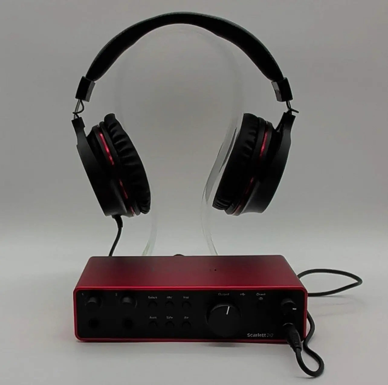 Brand New Focusrite Scarlett 2i2 Studio 4th Gen All-In-One Recording Pack
