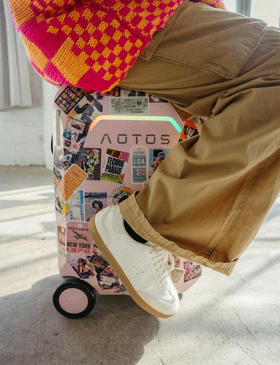 AOTOS L2 smart electric luggage, which is not only a normal suitcase, it is also ridable. You can sit on it, which can reach speeds up to 6.2 mph and travel as far as 6.2 miles on a single charge.