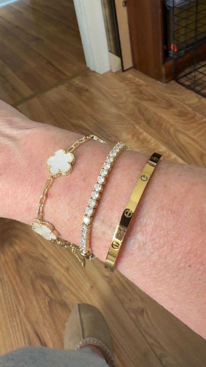 Clienta usando Pulsera Van Cleef™