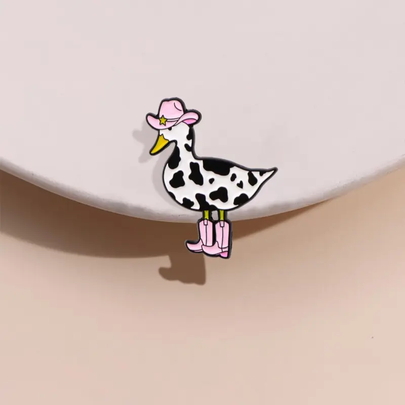 Cute Cow Print Duck Design Brooch, Fashionable Animal Design Brooch, Enamel Pin Suitable for Backpacks, Jeans, Scarves, Hats Decoration, Brooch Pins