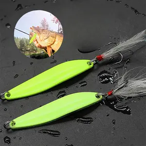 Glow in The Dark Metal Spoon Bait, 1 Count Rotating Hard Lure with Feather Hook, Suitable for Freshwater Sea Fishing, Artificial Fishing Lure